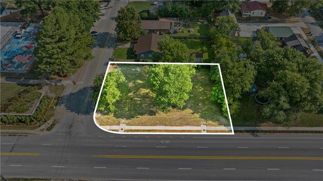 1418 College Avenue, Fayetteville, AR 72701