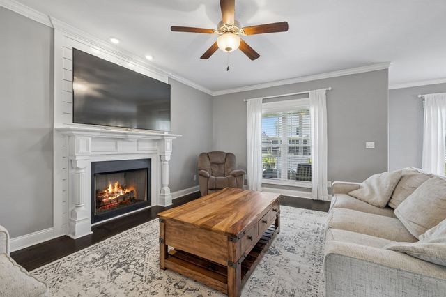 1045 Black Gum Ln, Clarksville, TN 37043