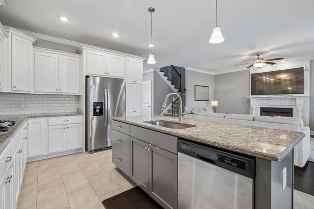 1045 Black Gum Ln, Clarksville, TN 37043