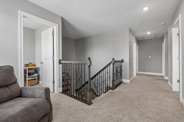 1045 Black Gum Ln, Clarksville, TN 37043