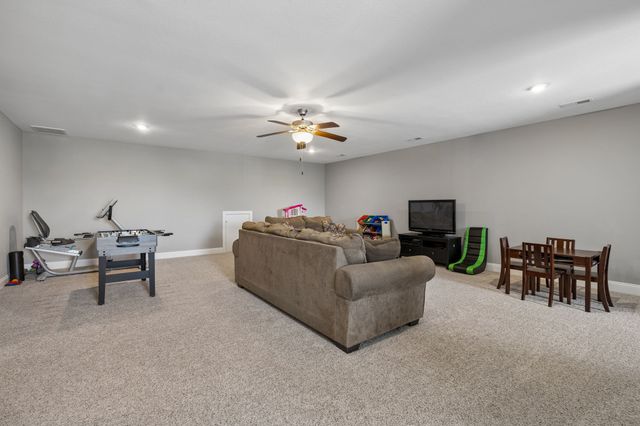 1045 Black Gum Ln, Clarksville, TN 37043