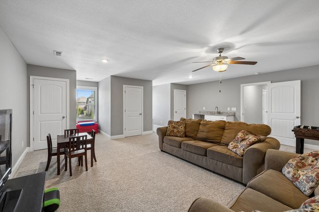 1045 Black Gum Ln, Clarksville, TN 37043