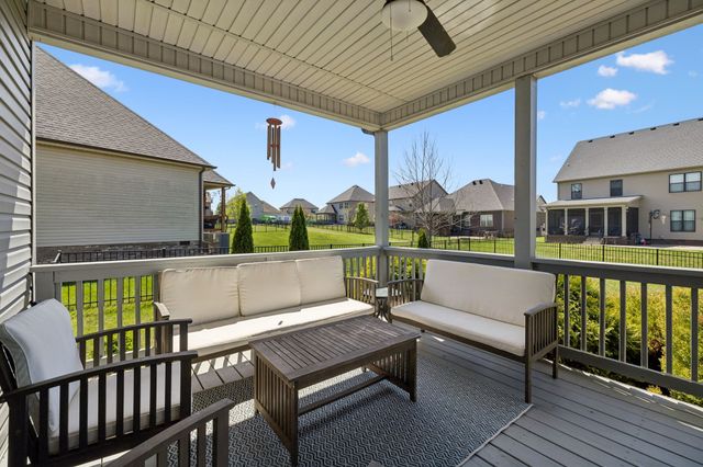 1045 Black Gum Ln, Clarksville, TN 37043