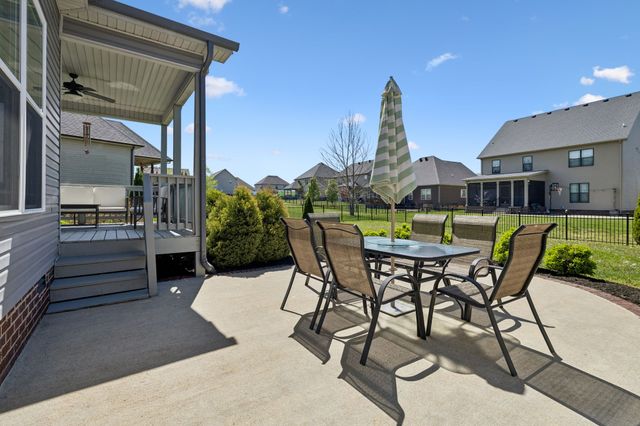1045 Black Gum Ln, Clarksville, TN 37043