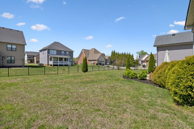 1045 Black Gum Ln, Clarksville, TN 37043
