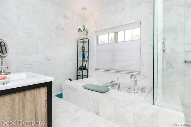 129 Allenhurst Avenue, Royal Oak, MI 48067