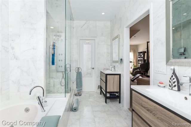 129 Allenhurst Avenue, Royal Oak, MI 48067