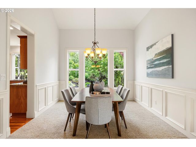 4592 Nw OAKPOINT Way, Portland, OR 97229