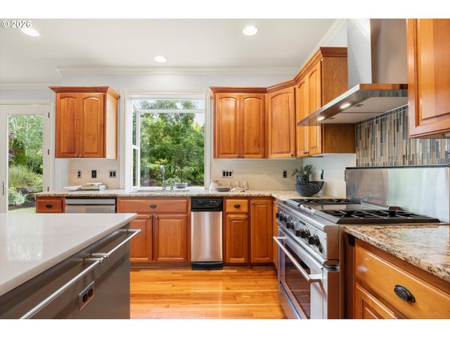 4592 Nw OAKPOINT Way, Portland, OR 97229