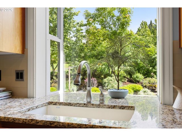4592 Nw OAKPOINT Way, Portland, OR 97229