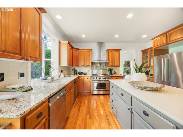 4592 Nw OAKPOINT Way, Portland, OR 97229
