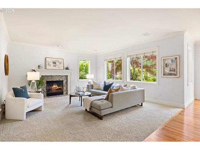 4592 Nw OAKPOINT Way, Portland, OR 97229