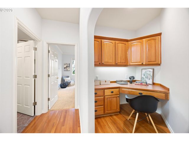 4592 Nw OAKPOINT Way, Portland, OR 97229