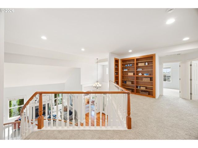 4592 Nw OAKPOINT Way, Portland, OR 97229