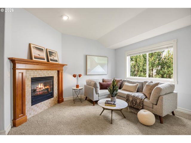 4592 Nw OAKPOINT Way, Portland, OR 97229