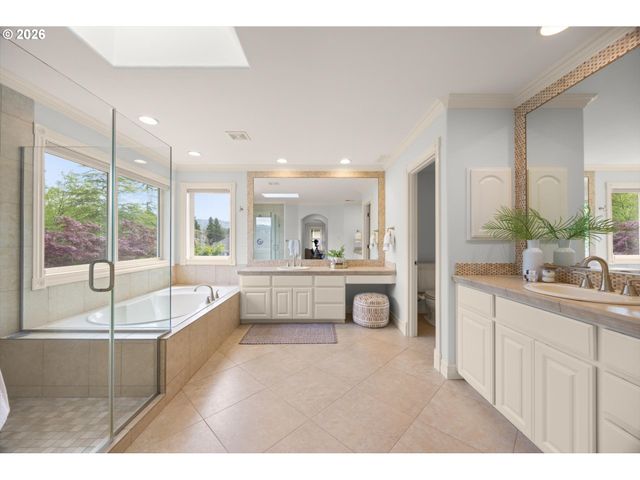 4592 Nw OAKPOINT Way, Portland, OR 97229