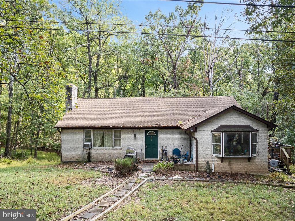 105 CHESTNUT LN, Harpers Ferry, WV 25425