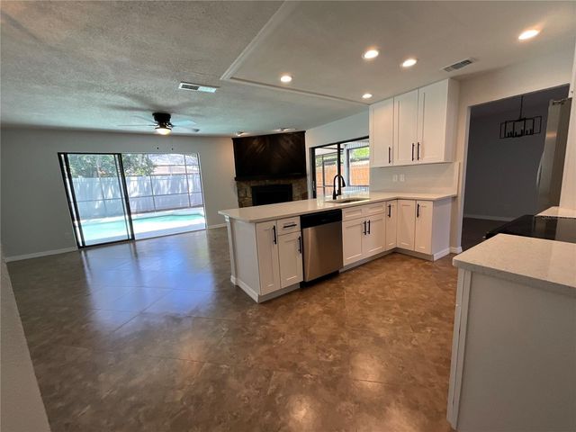 15604 TIMBERLINE DRIVE, Tampa, FL 33624