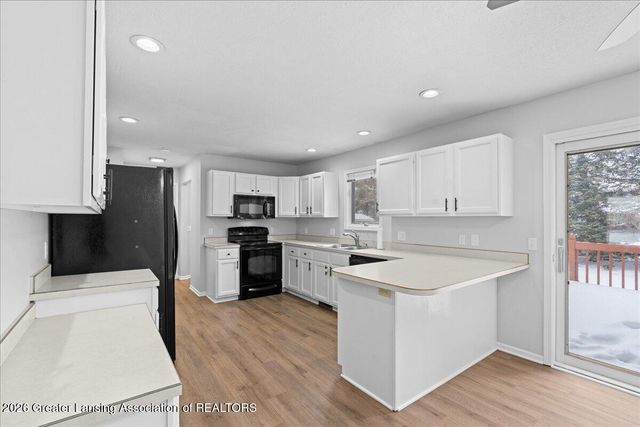 1110 Powderhorn, Lansing, MI 48917