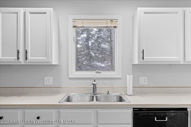 1110 Powderhorn, Lansing, MI 48917