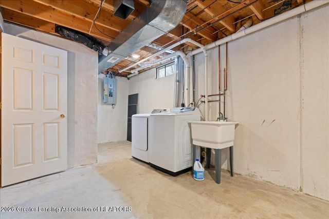 1110 Powderhorn, Lansing, MI 48917