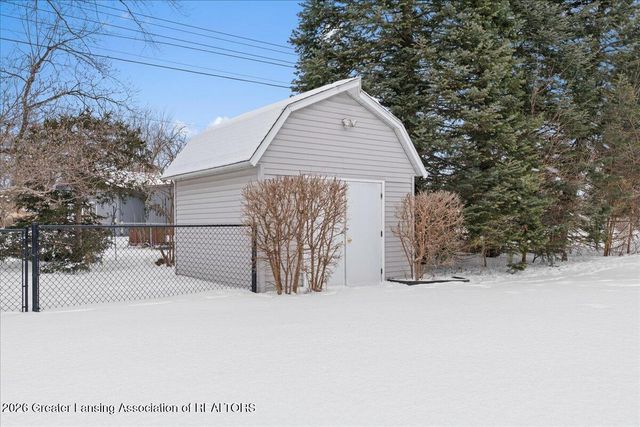 1110 Powderhorn, Lansing, MI 48917