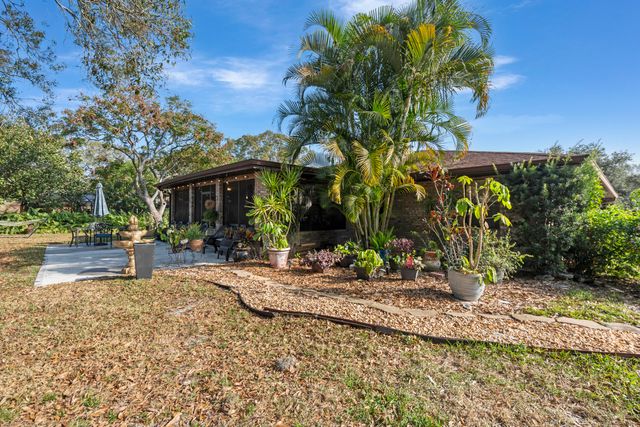 874 Gabriel Avenue NE, Palm Bay, FL 32907