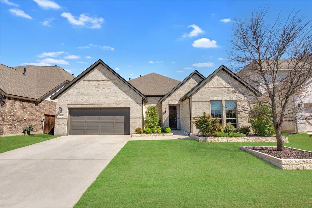 11836 Prudence Drive, Fort Worth, TX 76052