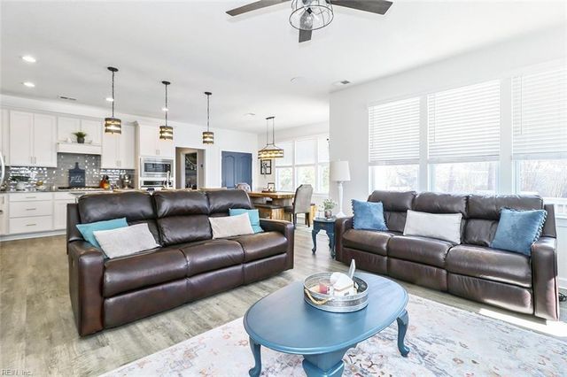 221 Wilson DR, Chesapeake, VA 23322