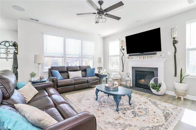 221 Wilson DR, Chesapeake, VA 23322