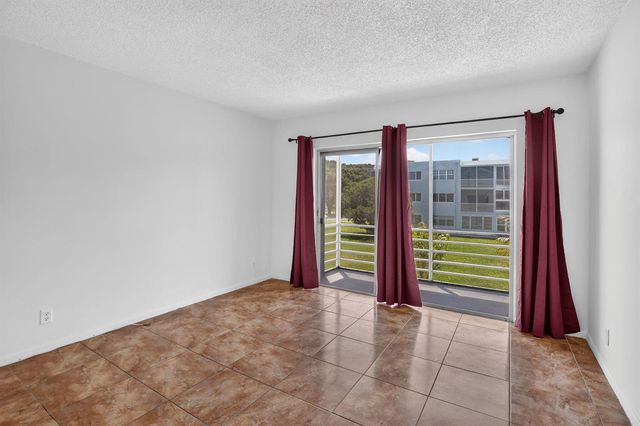 2200 PARK Lane 208, Hollywood, FL 33021