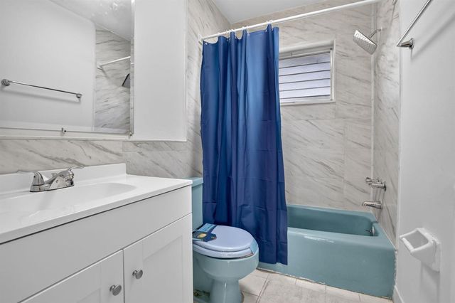 2200 PARK Lane 208, Hollywood, FL 33021