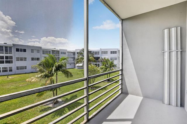 2200 PARK Lane 208, Hollywood, FL 33021