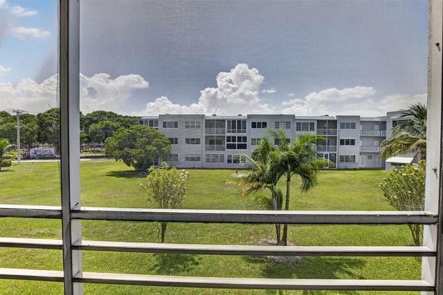 2200 PARK Lane 208, Hollywood, FL 33021