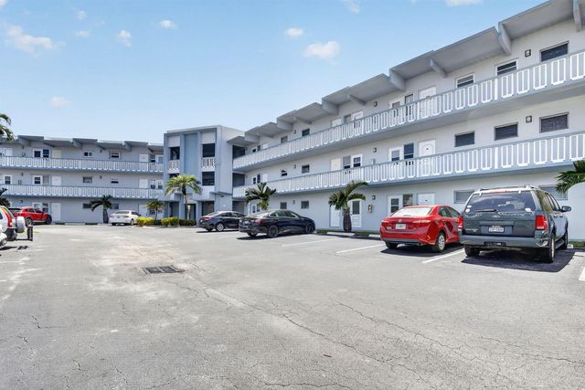 2200 PARK Lane 208, Hollywood, FL 33021
