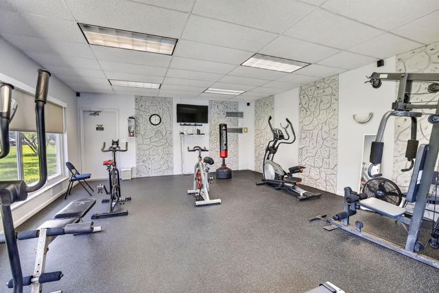 2200 PARK Lane 208, Hollywood, FL 33021
