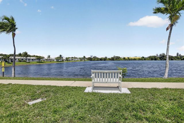 2200 PARK Lane 208, Hollywood, FL 33021