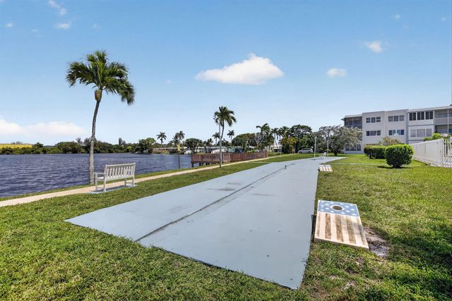 2200 PARK Lane 208, Hollywood, FL 33021
