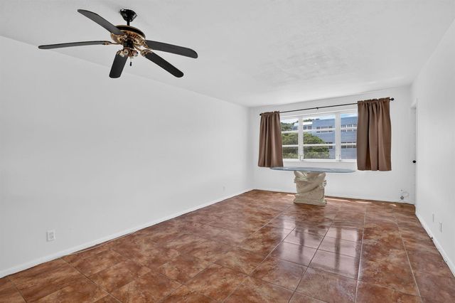 2200 PARK Lane 208, Hollywood, FL 33021