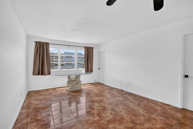 2200 PARK Lane 208, Hollywood, FL 33021