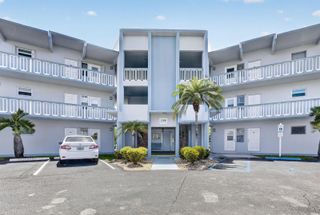 2200 PARK Lane 208, Hollywood, FL 33021