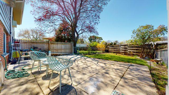 2774 Crawford Avenue, Evanston, IL 60201