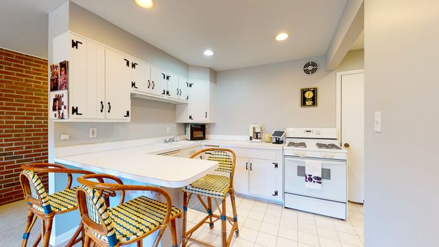 2774 Crawford Avenue, Evanston, IL 60201