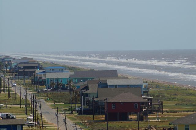 2424 Canal Drive, Sargent, TX 77414