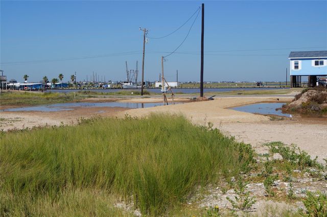 2424 Canal Drive, Sargent, TX 77414