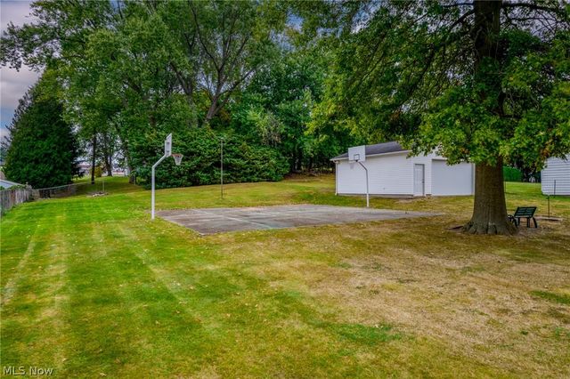 25 S Van Buren Avenue, Barberton, OH 44203