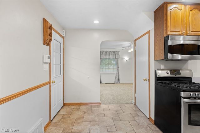 25 S Van Buren Avenue, Barberton, OH 44203