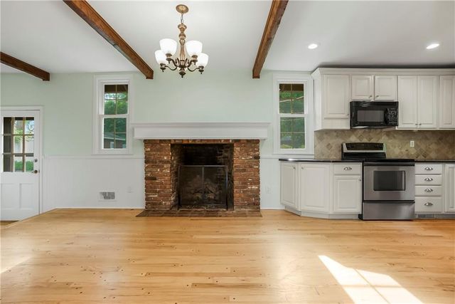 10006 Linden Street, Overland Park, KS 66207