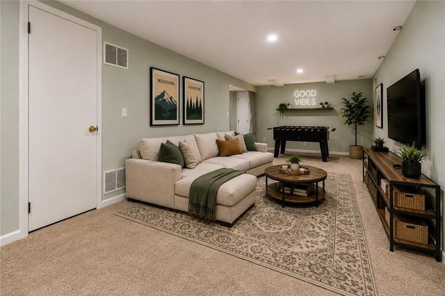 10006 Linden Street, Overland Park, KS 66207