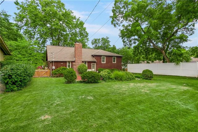 10006 Linden Street, Overland Park, KS 66207